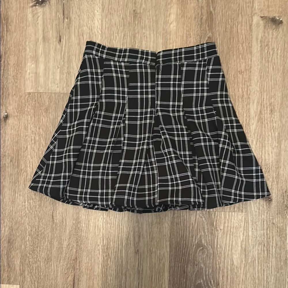 Entro Black and White Skort - Picture 3 of 6